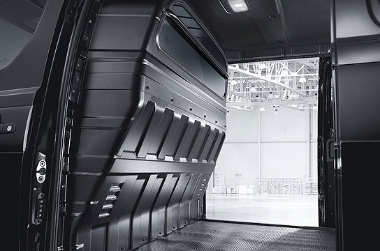 Перегородка между пассажирским и грузовым отделом